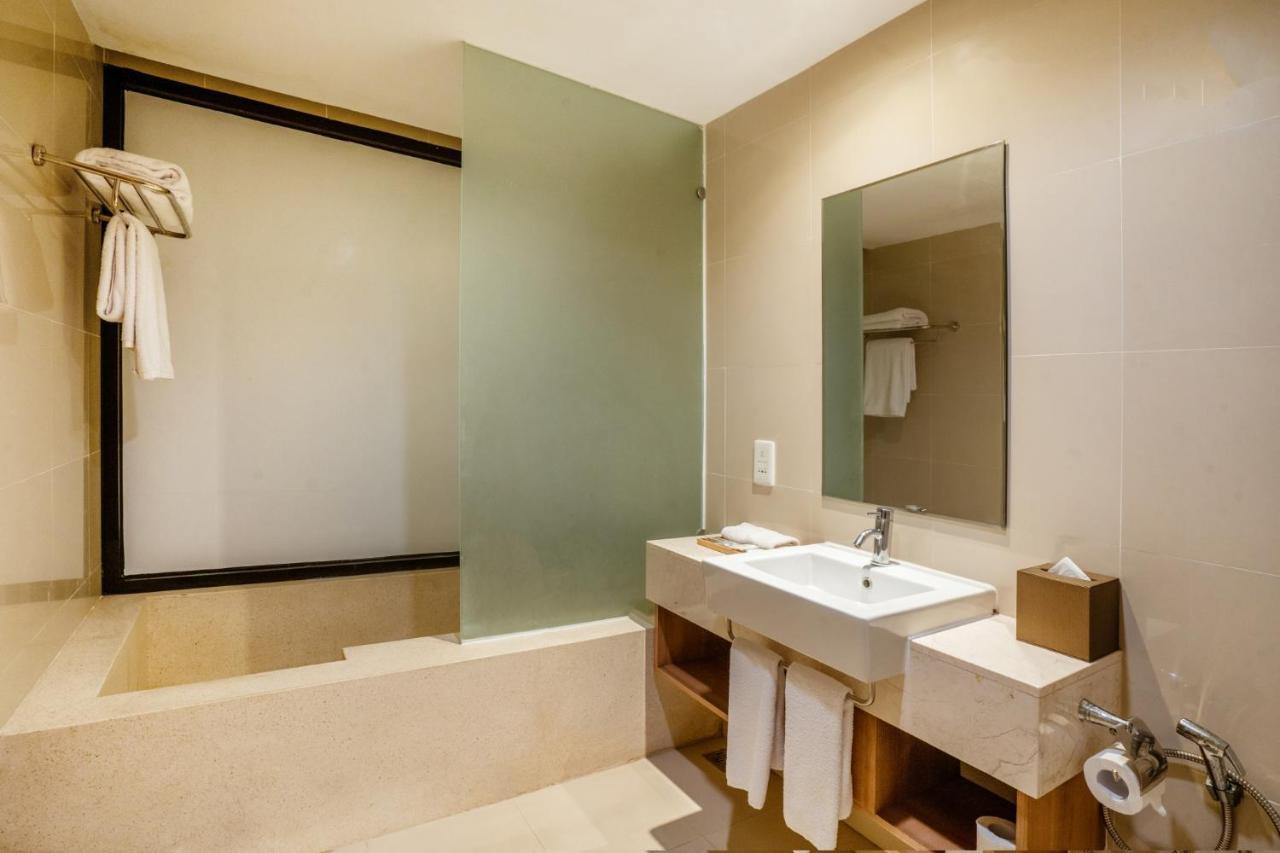 Cross Vibe Paasha Atelier Bali Kuta Hotel Kuta  Exterior photo