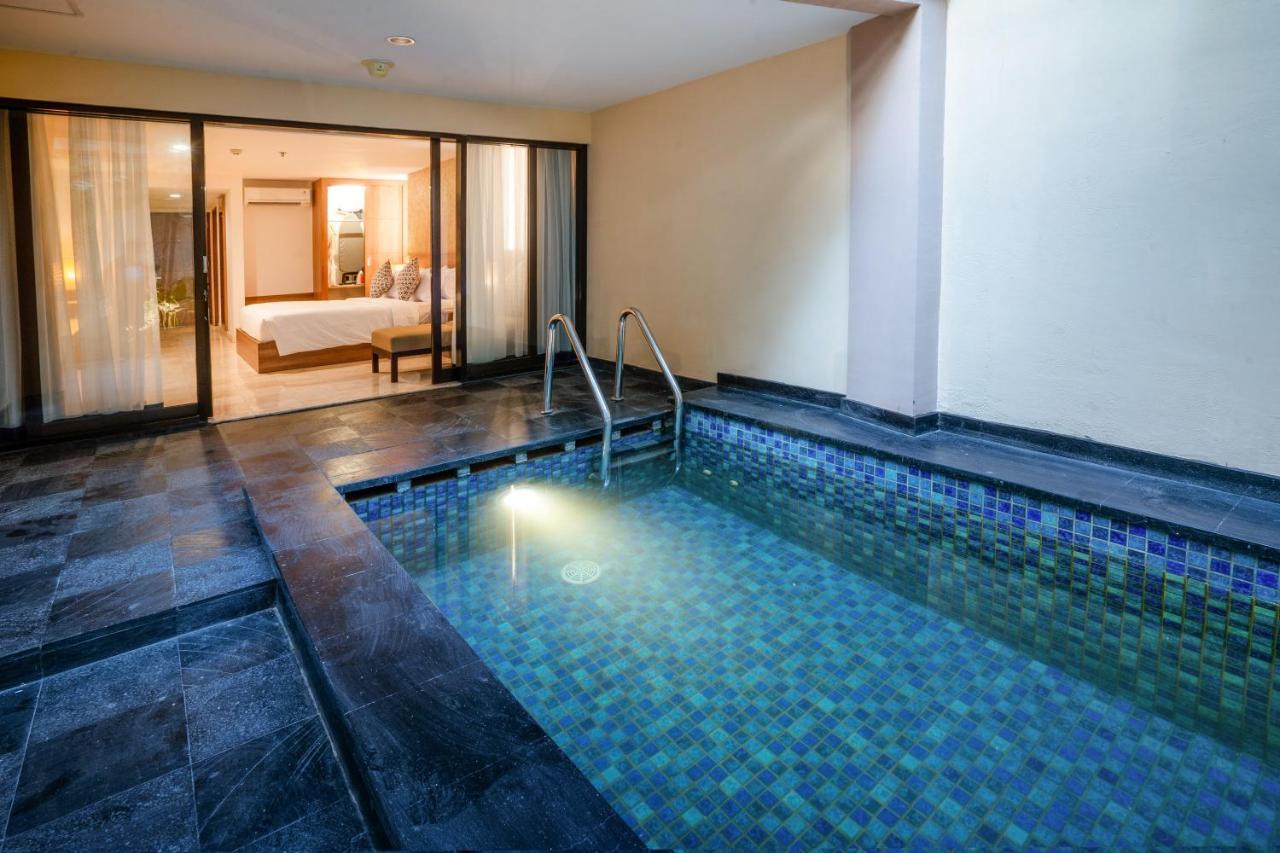 Cross Vibe Paasha Atelier Bali Kuta Hotel Kuta  Exterior photo
