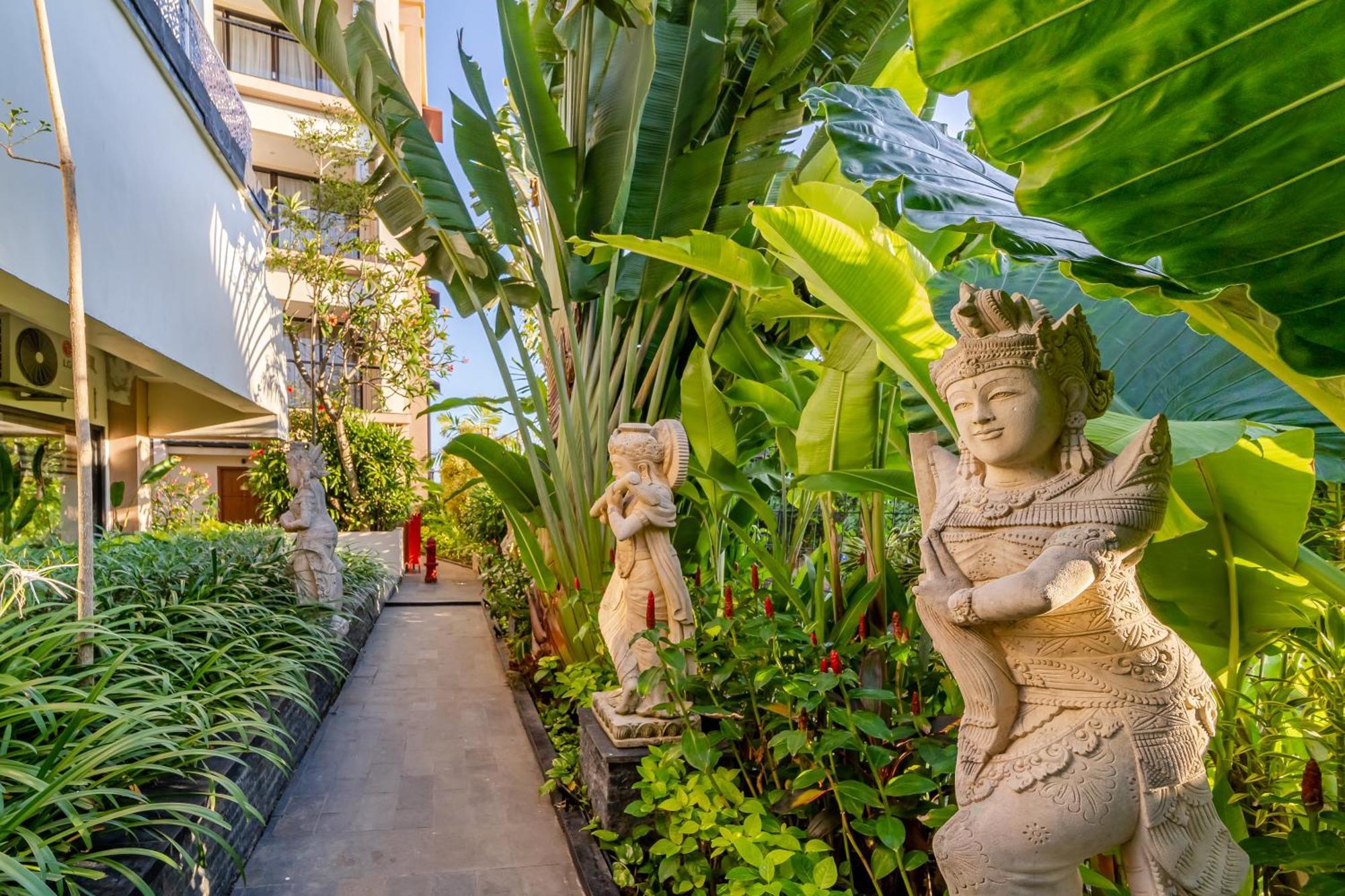 Cross Vibe Paasha Atelier Bali Kuta Hotel Kuta  Exterior photo
