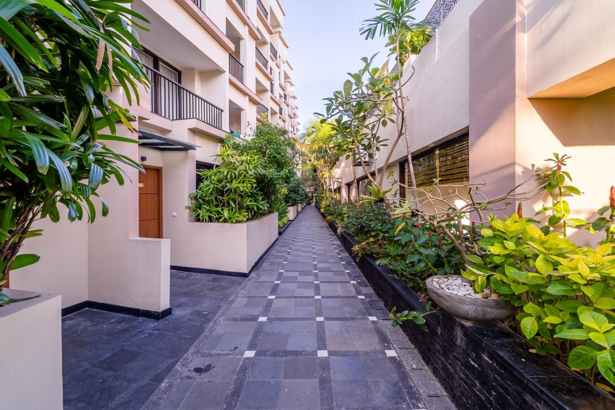 Cross Vibe Paasha Atelier Bali Kuta Hotel Kuta  Exterior photo