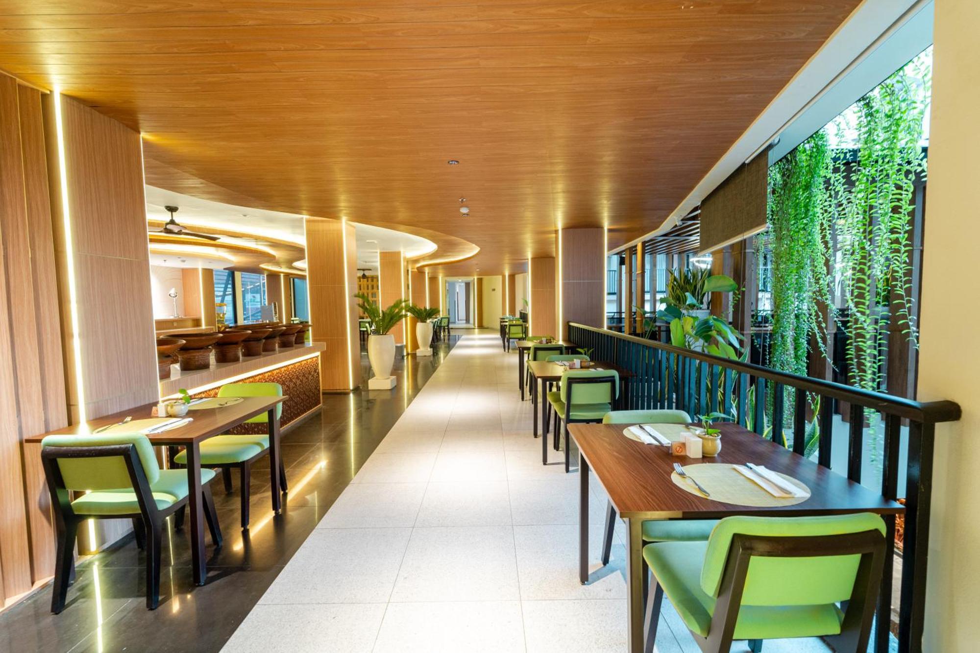 Cross Vibe Paasha Atelier Bali Kuta Hotel Kuta  Exterior photo