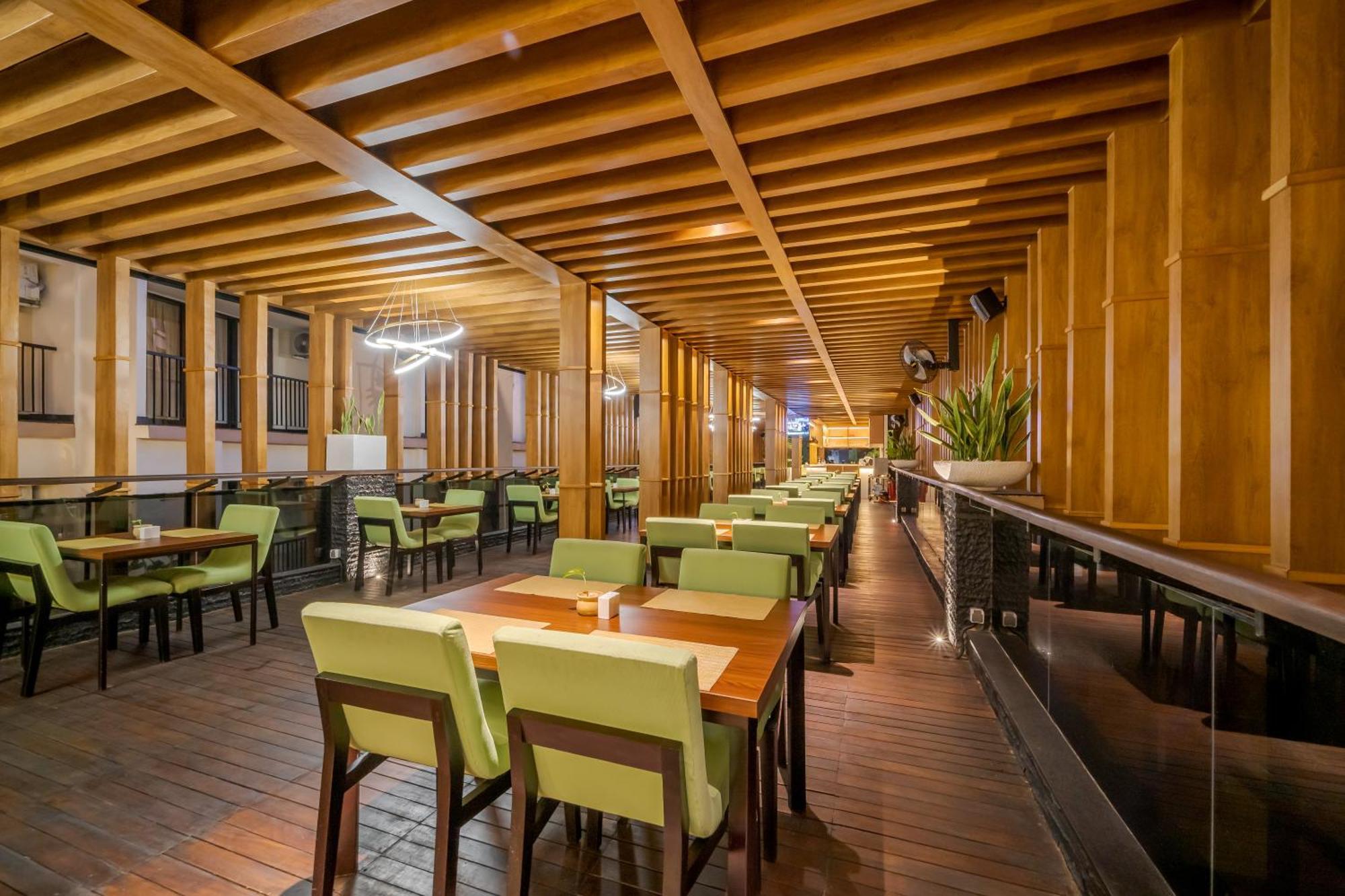 Cross Vibe Paasha Atelier Bali Kuta Hotel Kuta  Exterior photo