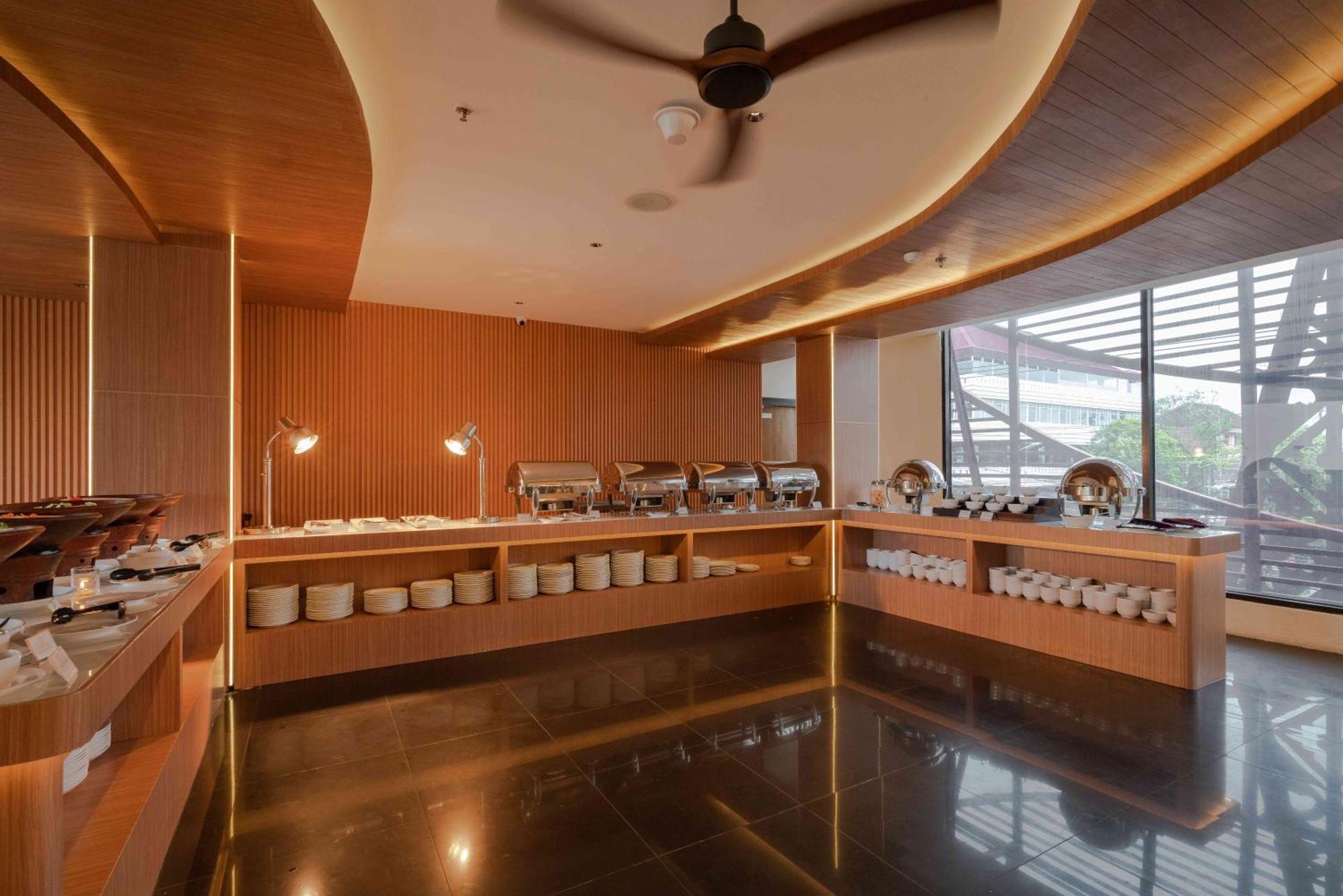 Cross Vibe Paasha Atelier Bali Kuta Hotel Kuta  Exterior photo