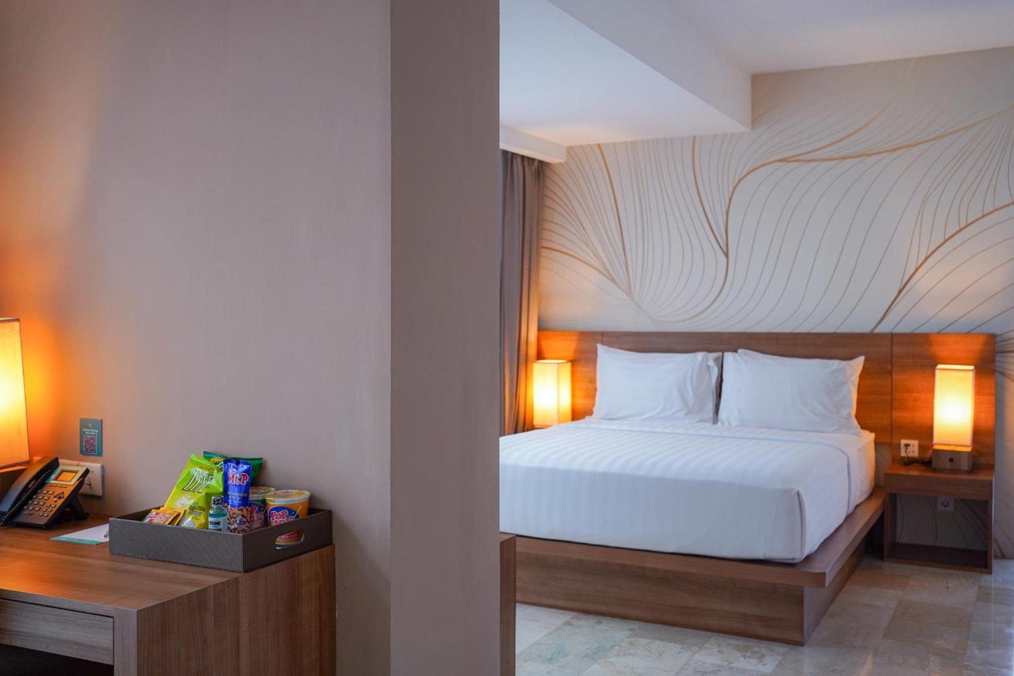 Cross Vibe Paasha Atelier Bali Kuta Hotel Kuta  Exterior photo