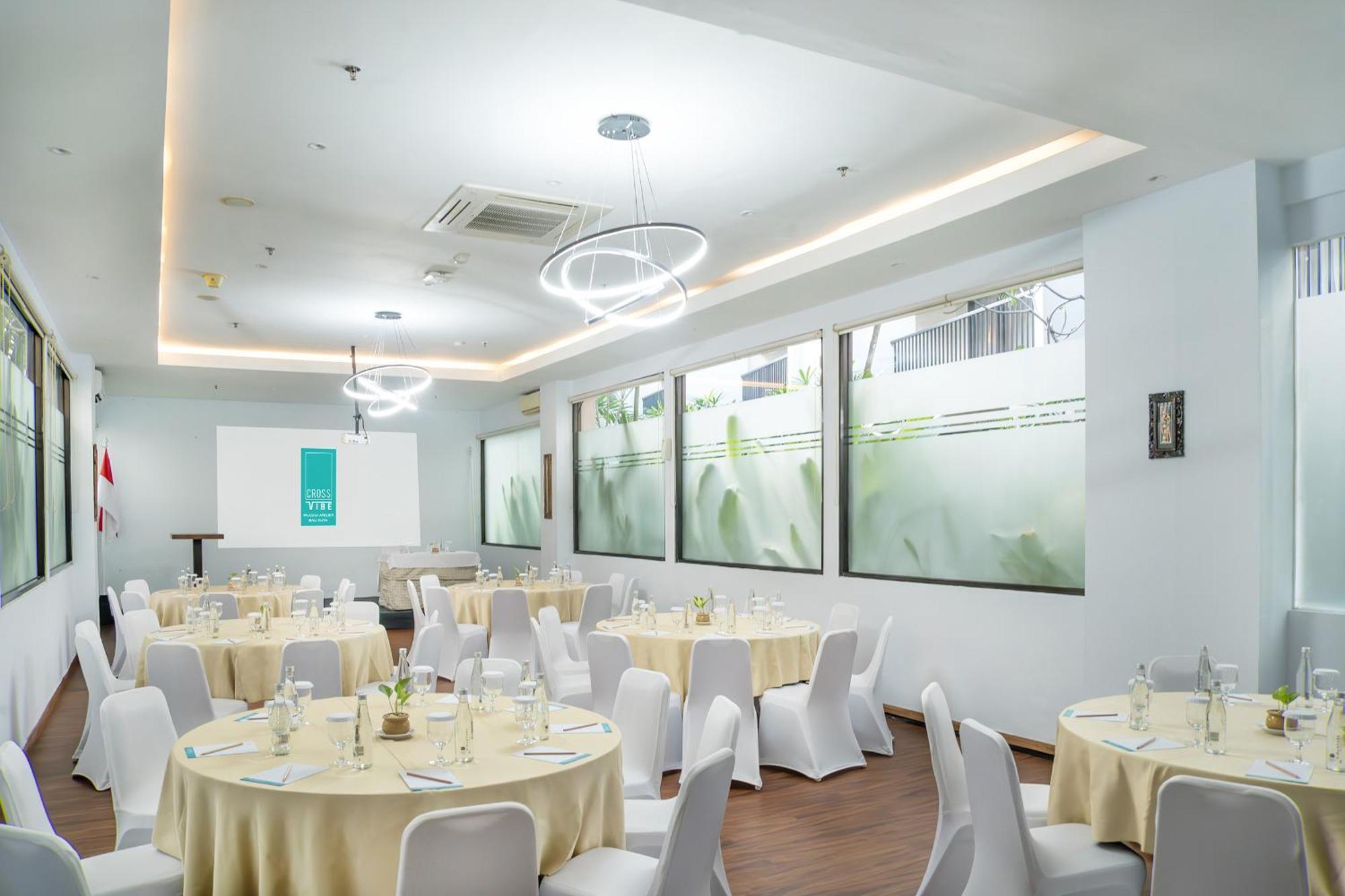 Cross Vibe Paasha Atelier Bali Kuta Hotel Kuta  Exterior photo