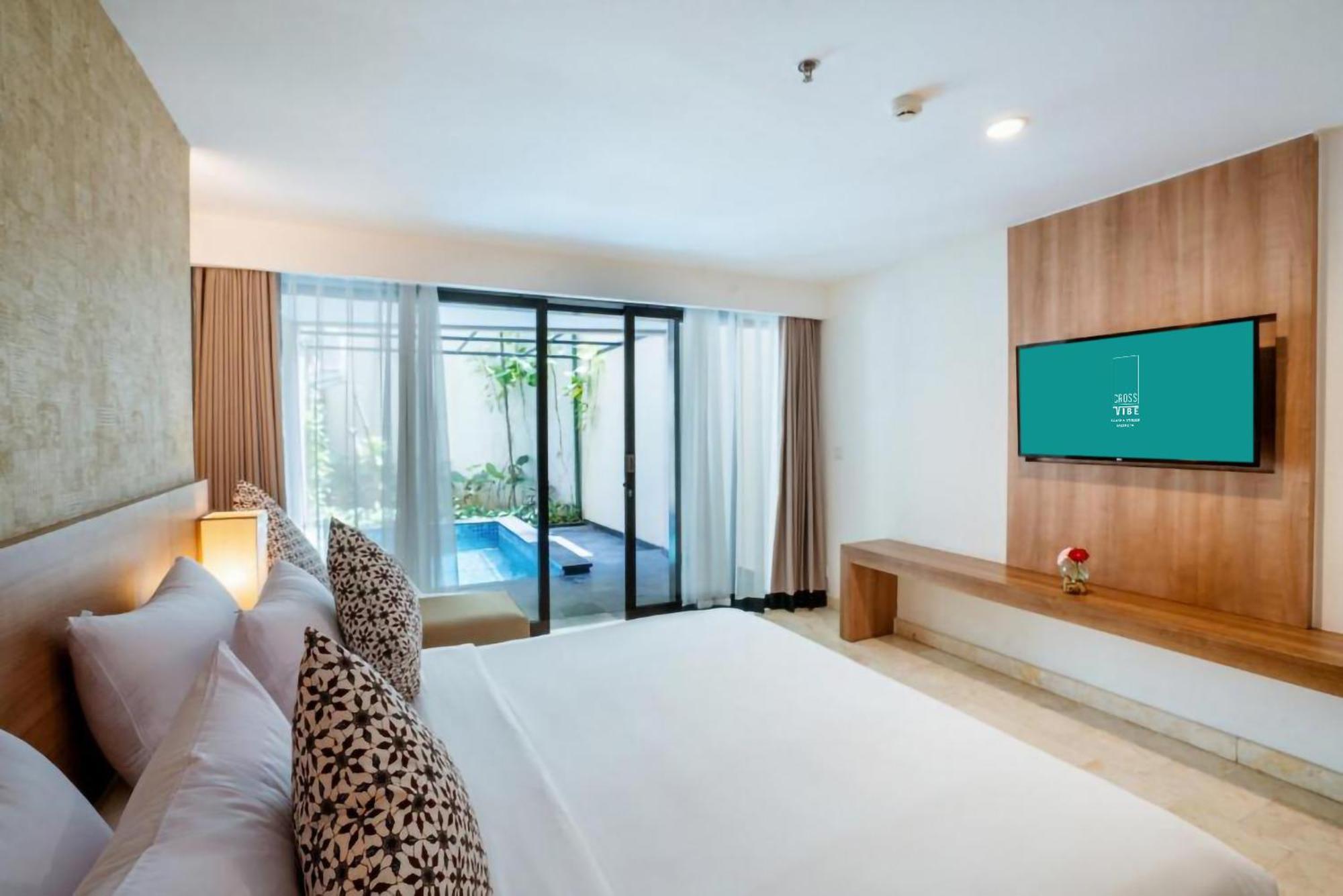 Cross Vibe Paasha Atelier Bali Kuta Hotel Kuta  Exterior photo