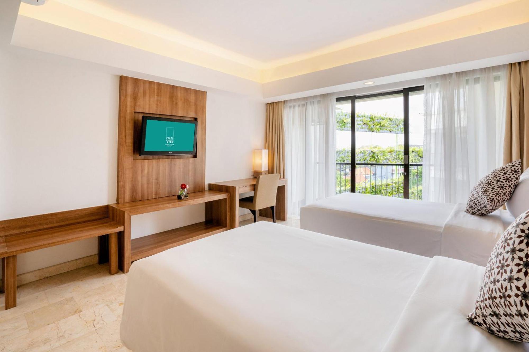 Cross Vibe Paasha Atelier Bali Kuta Hotel Kuta  Exterior photo