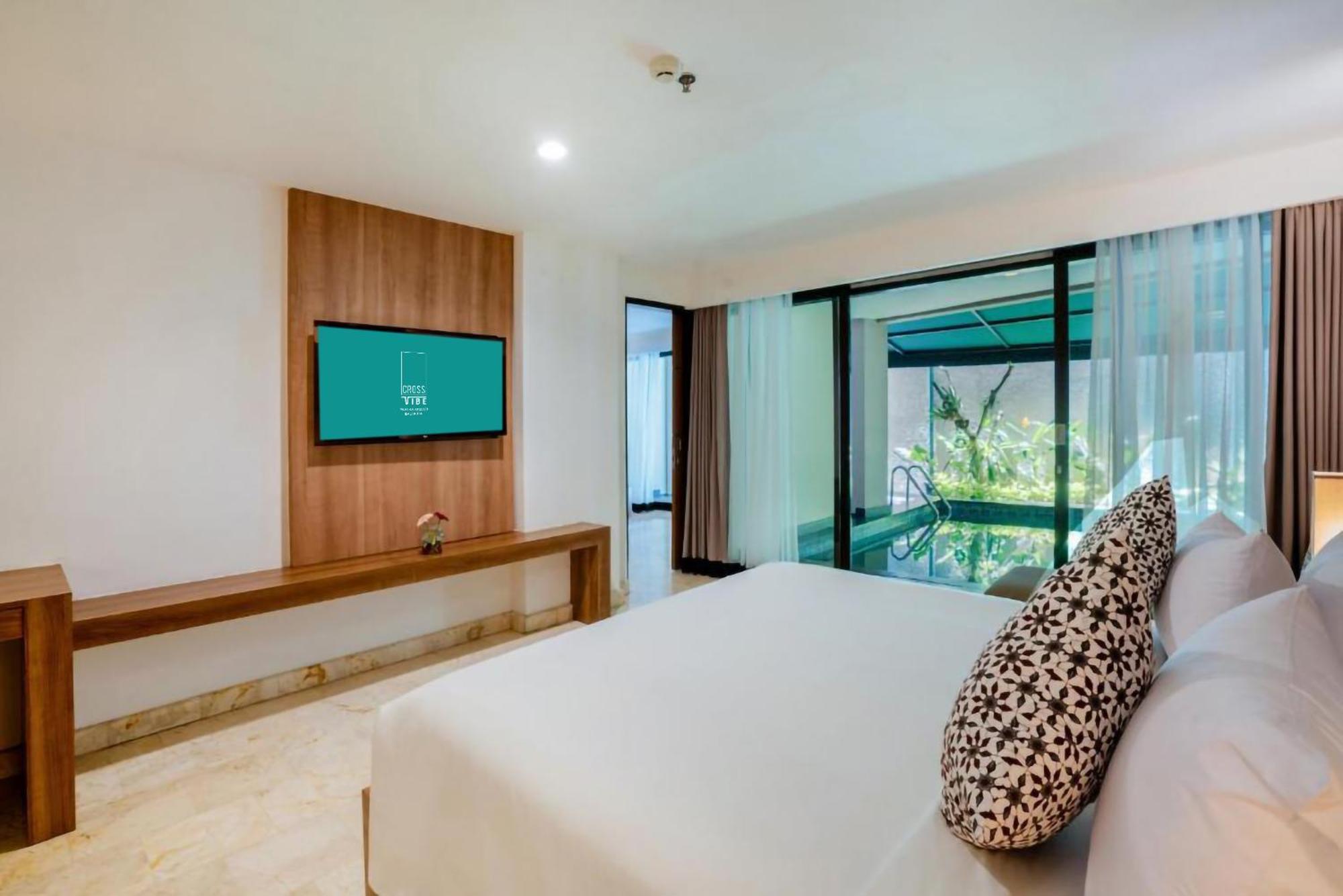 Cross Vibe Paasha Atelier Bali Kuta Hotel Kuta  Exterior photo