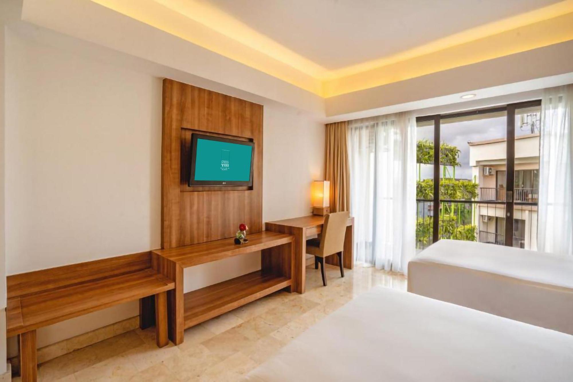 Cross Vibe Paasha Atelier Bali Kuta Hotel Kuta  Exterior photo