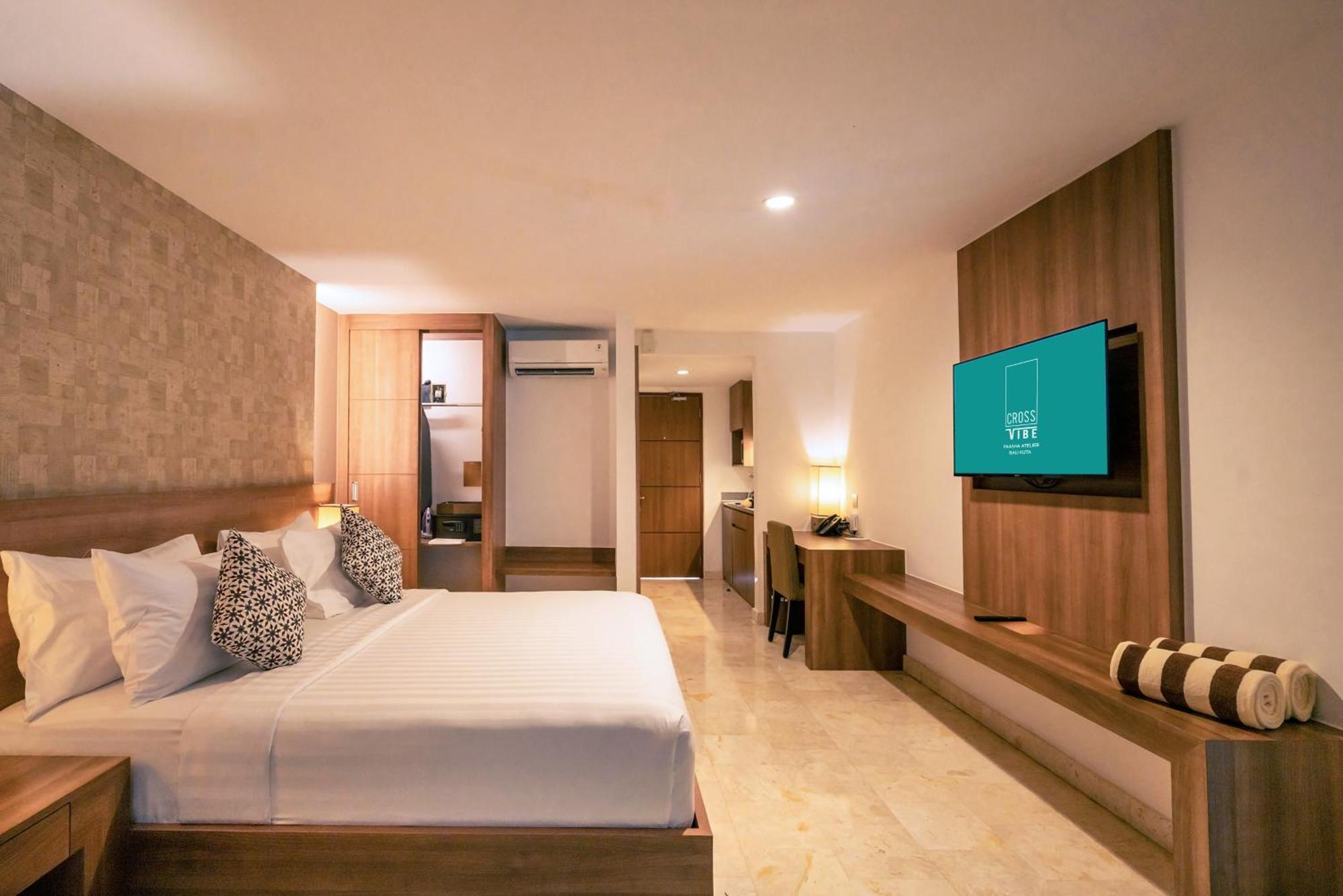 Cross Vibe Paasha Atelier Bali Kuta Hotel Kuta  Exterior photo