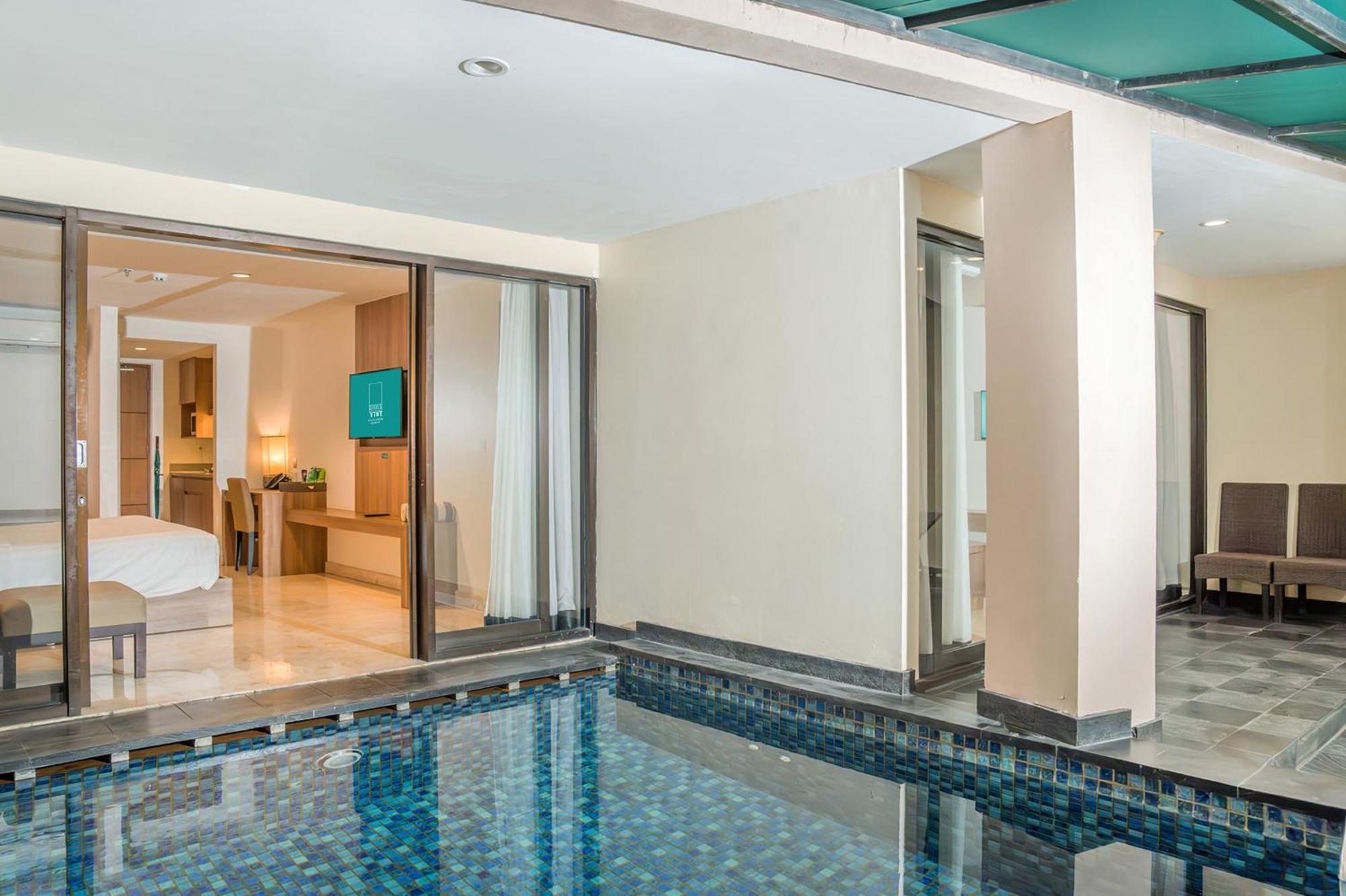 Cross Vibe Paasha Atelier Bali Kuta Hotel Kuta  Exterior photo