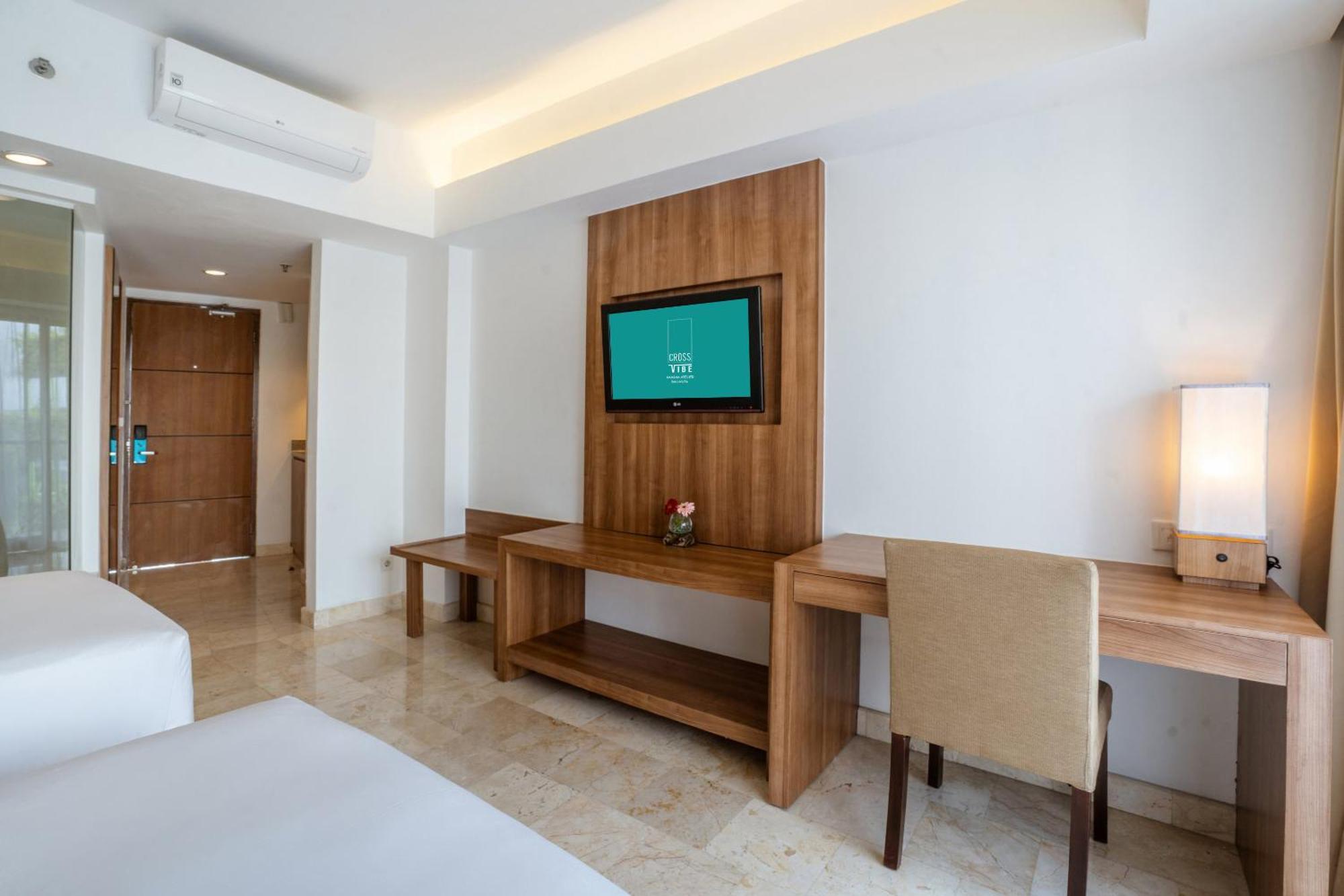Cross Vibe Paasha Atelier Bali Kuta Hotel Kuta  Exterior photo